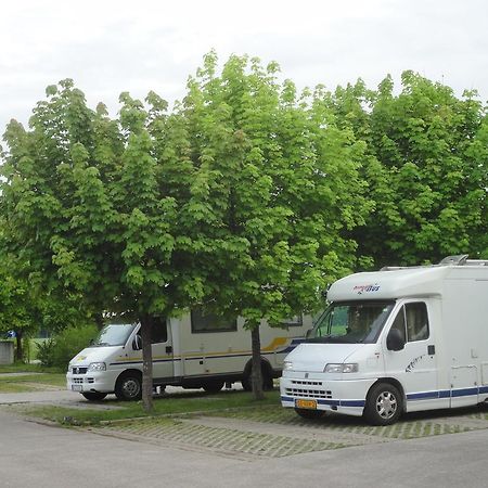 Hotel Kanu - Resort & Caravanning Smlednik Exterior foto