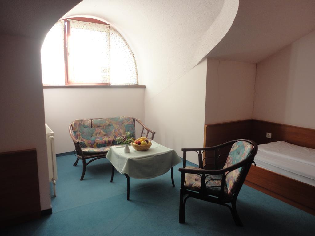 Hotel Kanu - Resort & Caravanning Smlednik Zimmer foto