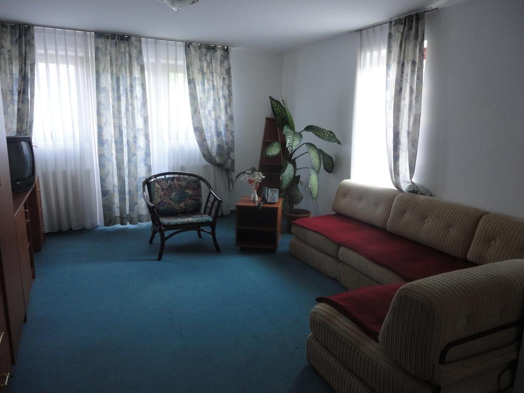 Hotel Kanu - Resort & Caravanning Smlednik Zimmer foto