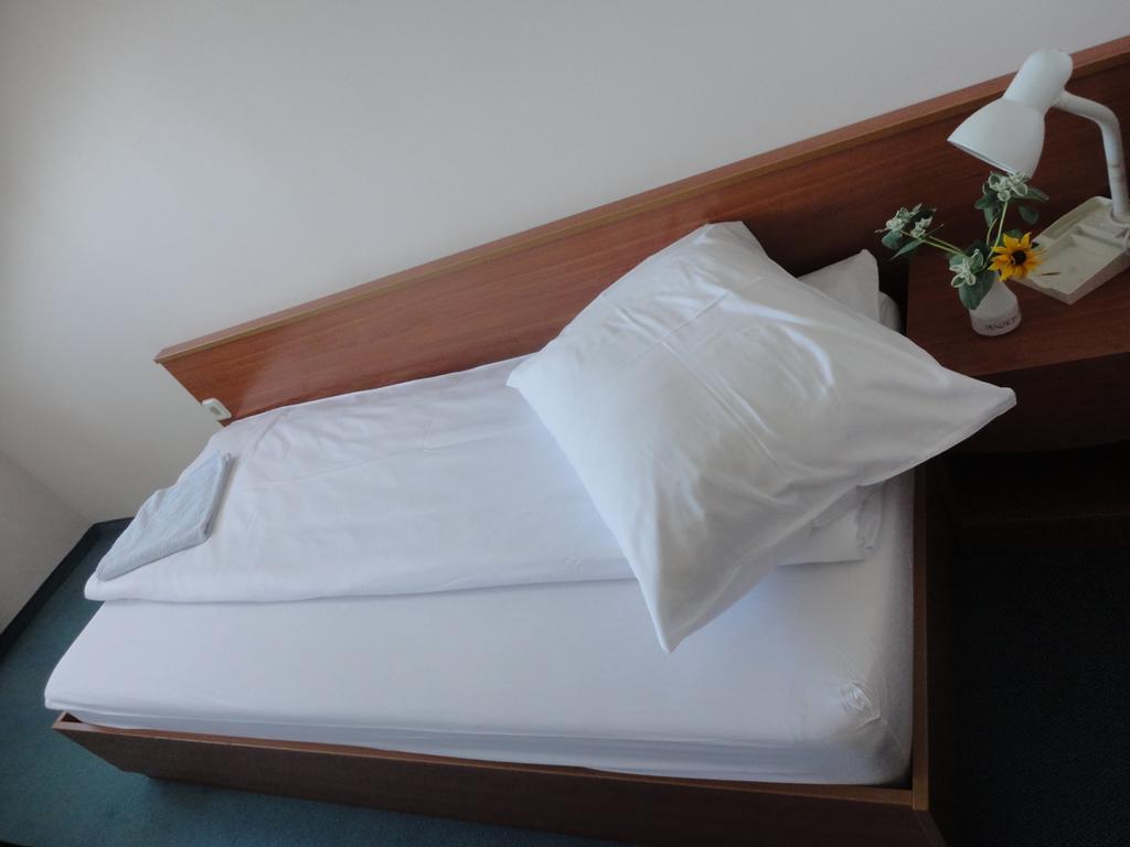 Hotel Kanu - Resort & Caravanning Smlednik Exterior foto