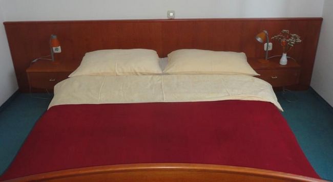 Hotel Kanu - Resort & Caravanning Smlednik Zimmer foto